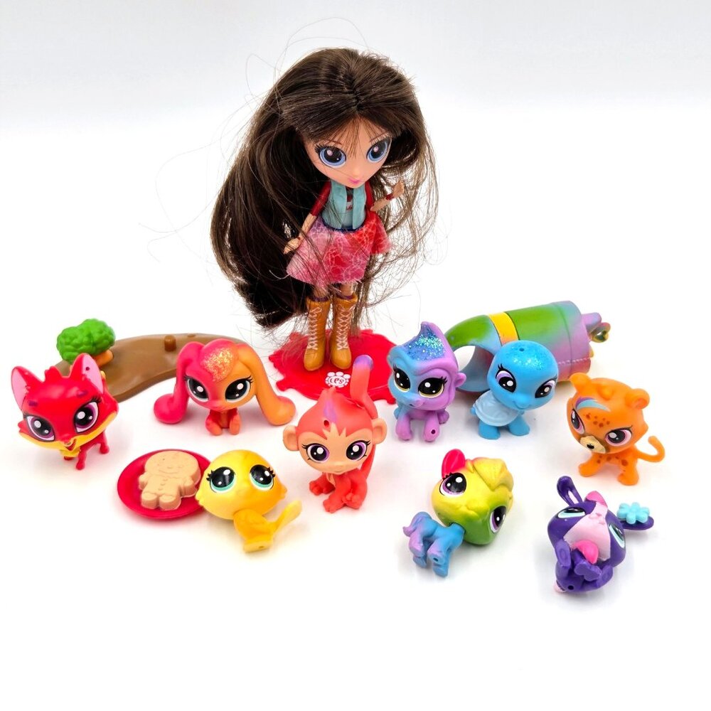 Littlest Pet Shop Toy Lot  Of 13 Prism Highhoof #26 Saffron Flutterdust #4 Read
